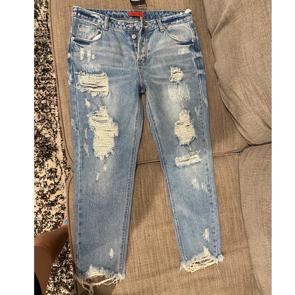 Signature 8 Distressed boyfriend jeans